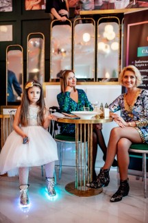 Glitter party: как прошел  праздничный PRETAPORTAL Fashion Coffee в баре LEØNE 55