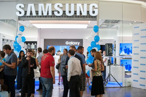 Открытие фирменного магазина Samsung 16