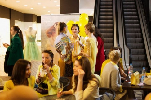 Фоторепортаж: желтый PRET-A-PORTAL Fashion Coffee в ТЦ Метрополь 29