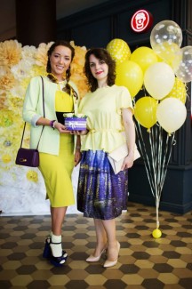 Фоторепортаж: желтый PRET-A-PORTAL Fashion Coffee в ТЦ Метрополь 43
