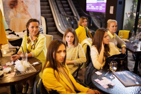 Фоторепортаж: желтый PRET-A-PORTAL Fashion Coffee в ТЦ Метрополь 66