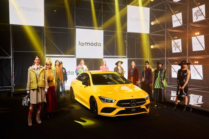 Машины вместо моделей и не только: смотрим 13-ый сезон Brands Fashion Show на VOKA 16
