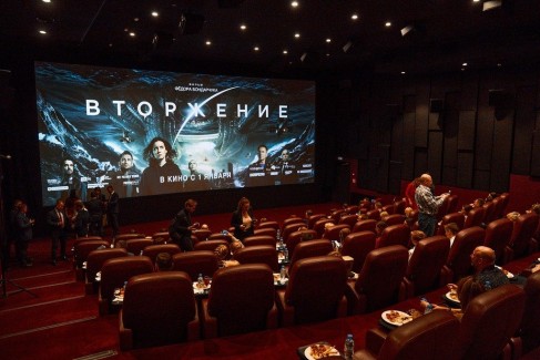 Федор Бондарчук и Александр Петров представили в Минске фильм «Вторжение» 80
