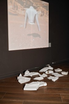 Бэнкси, Марина Абрамович и Лучо Фонтана: в Галерее ДК прошла экспозиция оммажей на самые известные произведения  искусства, созданная белорусской фэшн-маркой LSD Clothing 7