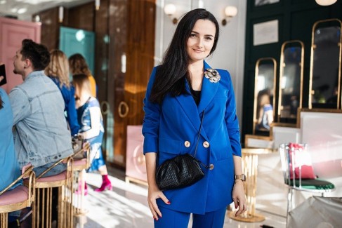 Фоторепортаж: PRETAPORTAL Fashion Coffee в цвете classic blue 14