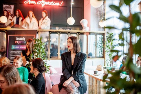 Glitter party: как прошел  праздничный PRETAPORTAL Fashion Coffee в баре LEØNE 44