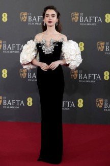 Премия BAFTA 2024: лауреаты и образы красной ковровой дорожки 8