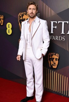 Премия BAFTA 2024: лауреаты и образы красной ковровой дорожки 13