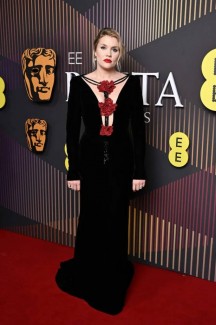 Премия BAFTA 2024: лауреаты и образы красной ковровой дорожки 14