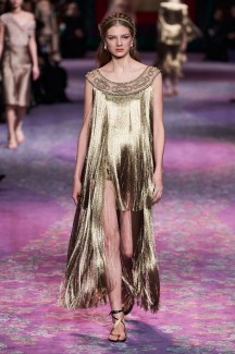 Греческие богини и жидкое золото на показе Dior Couture 30