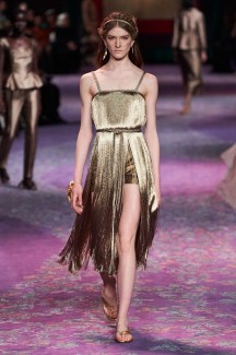 Греческие богини и жидкое золото на показе Dior Couture 36