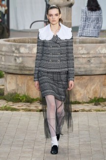 Время белого на показе Chanel Haute Couture 2020 23