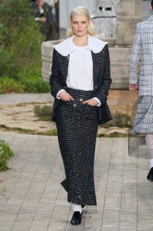 Время белого на показе Chanel Haute Couture 2020 33