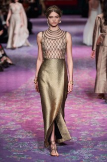 Греческие богини и жидкое золото на показе Dior Couture 15