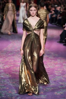 Греческие богини и жидкое золото на показе Dior Couture 48
