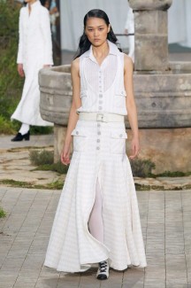 Время белого на показе Chanel Haute Couture 2020 47