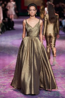 Греческие богини и жидкое золото на показе Dior Couture 6