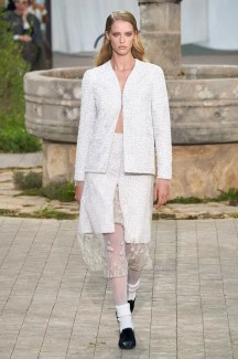 Время белого на показе Chanel Haute Couture 2020 51