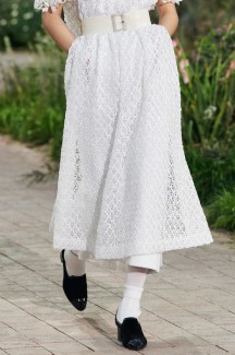 Время белого на показе Chanel Haute Couture 2020 53