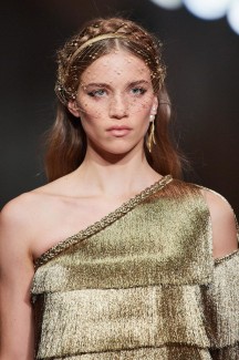 Греческие богини и жидкое золото на показе Dior Couture 37