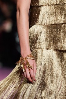 Греческие богини и жидкое золото на показе Dior Couture 38