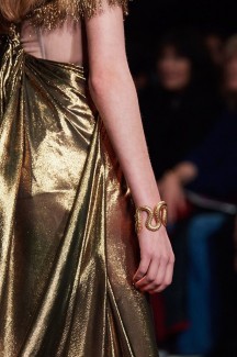 Греческие богини и жидкое золото на показе Dior Couture 22