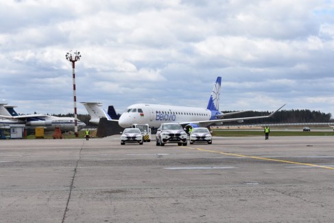 Новый Embraer-175 прибыл в Минск! 3