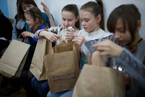 Белорусские красавицы устроили праздник для воспитанников SOS - Детской деревни 5