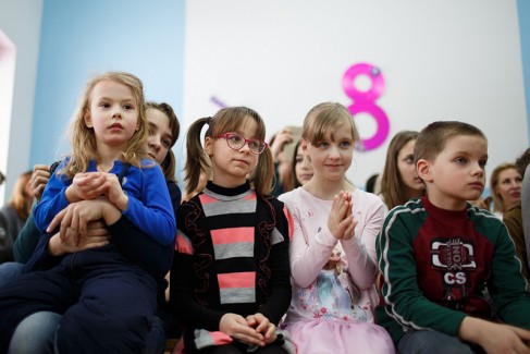 Белорусские красавицы устроили праздник для воспитанников SOS - Детской деревни 10