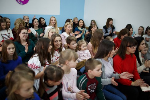 Белорусские красавицы устроили праздник для воспитанников SOS - Детской деревни 2