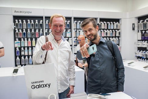 Открытие фирменного магазина Samsung 30