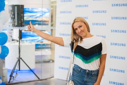 Открытие фирменного магазина Samsung 46