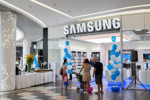Открытие фирменного магазина Samsung 38