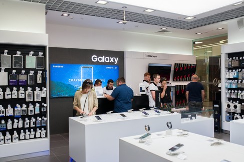 Открытие фирменного магазина Samsung 59