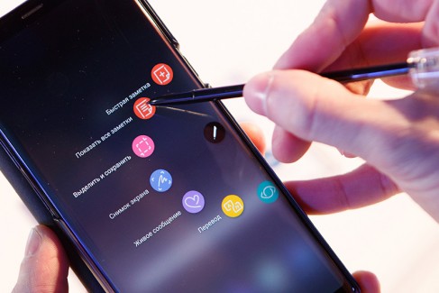 Смартфон, который может все: Samsung Galaxy Note8 официально представили в Москве 25