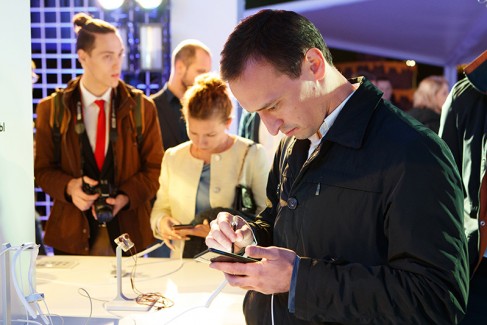 Смартфон, который может все: Samsung Galaxy Note8 официально представили в Москве 26