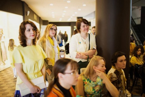 Фоторепортаж: желтый PRET-A-PORTAL Fashion Coffee в ТЦ Метрополь 79