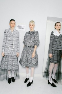 Время белого на показе Chanel Haute Couture 2020 14