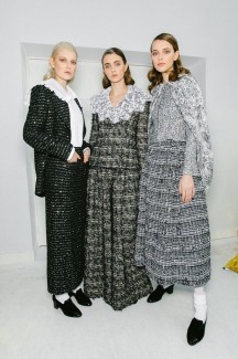Время белого на показе Chanel Haute Couture 2020 12