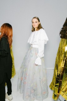 Время белого на показе Chanel Haute Couture 2020 10