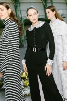 Время белого на показе Chanel Haute Couture 2020 6