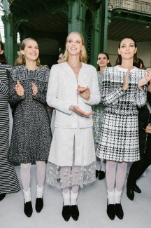 Время белого на показе Chanel Haute Couture 2020 2