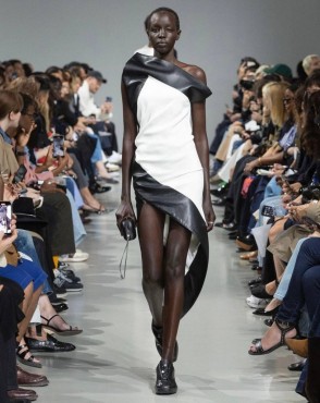 Какие тенденции диктует Париж: Неделя моды 2023 76