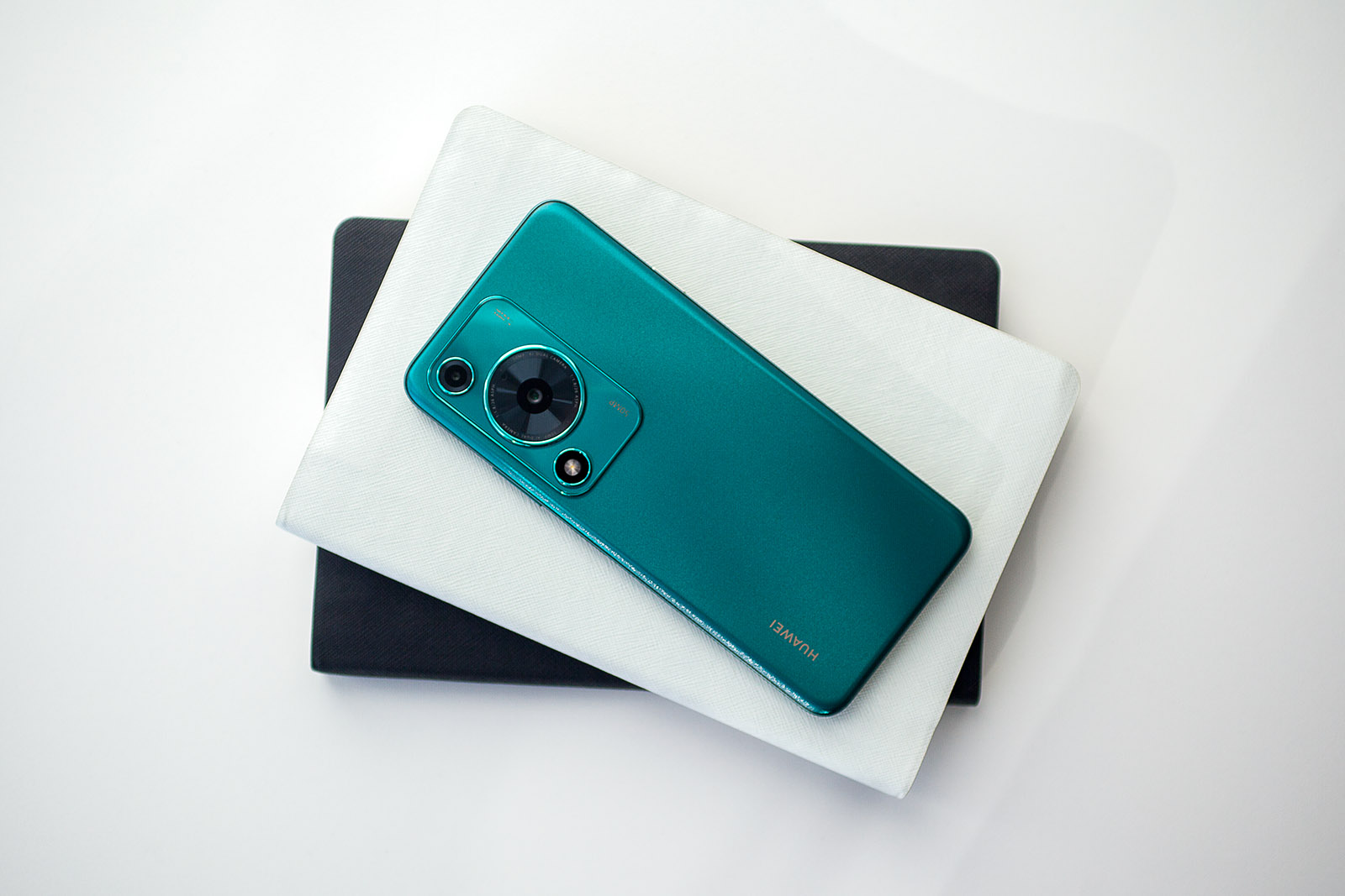 В Беларуси появился бюджетный смартфон Huawei nova Y72 с мощной батареей, двойной камерой и актуальным дизайном 3