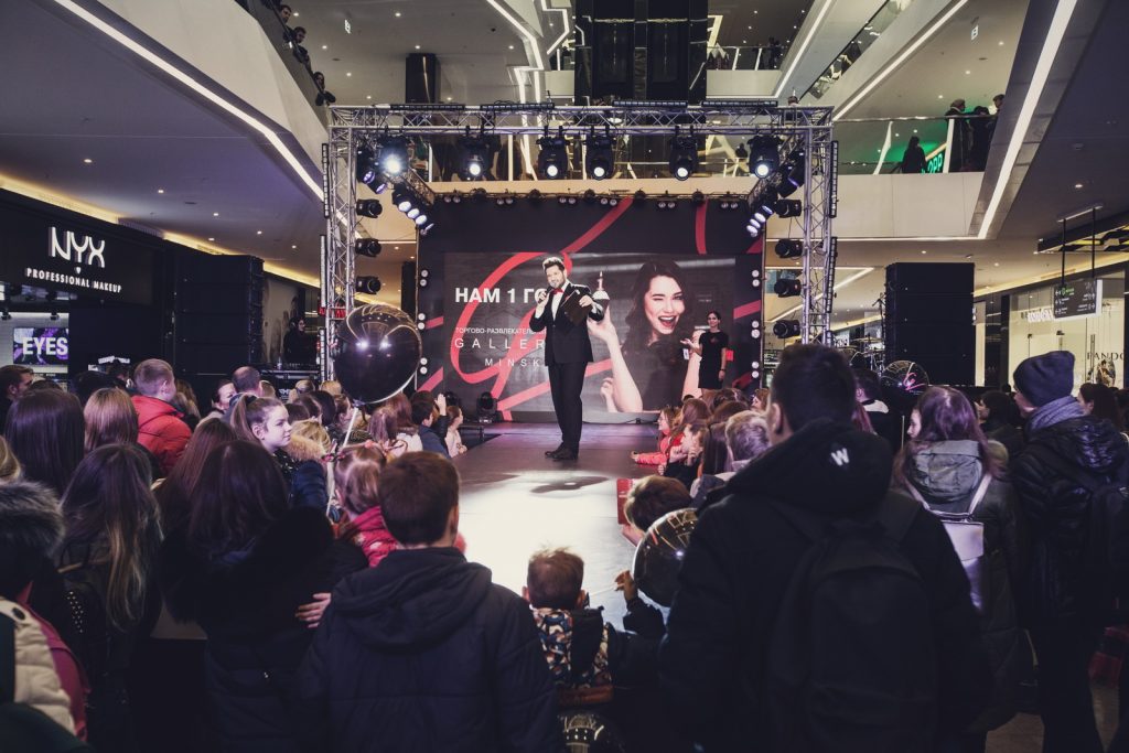 Влад Лисовец, «ВИА Гра» и fashion shows: как прошел день рождения Galleria Minsk 1