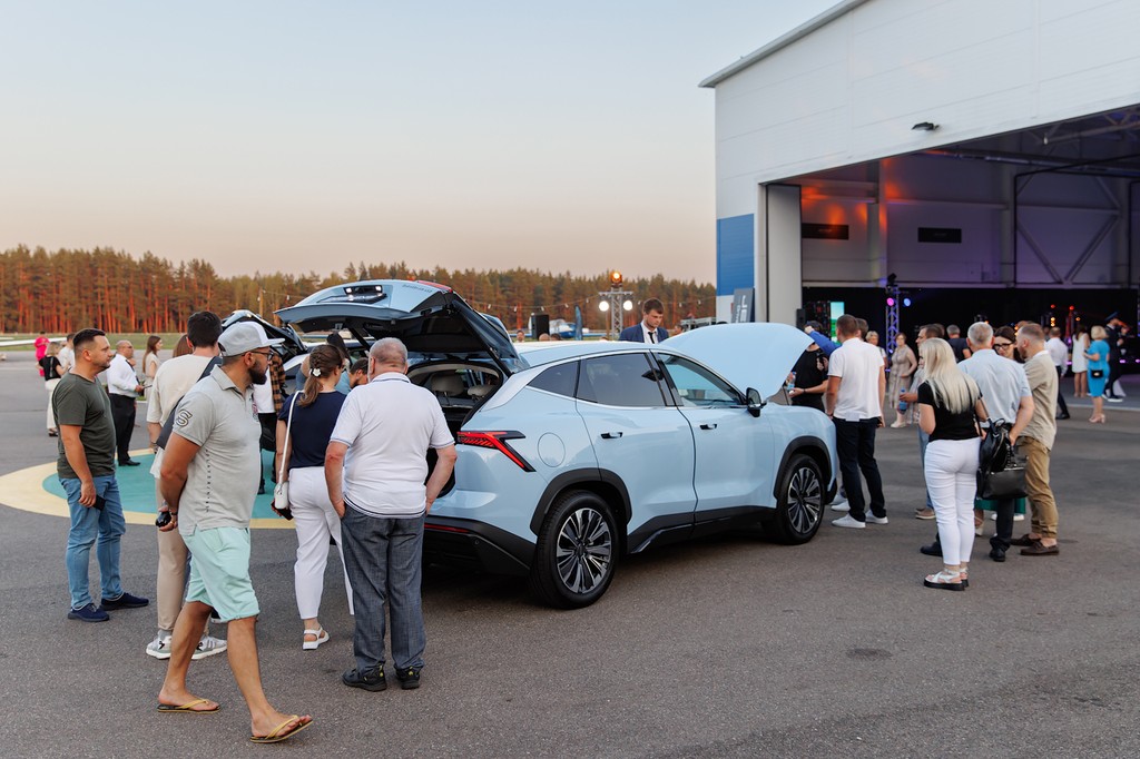 В Беларуси стартовали продажи нового автомобильного бренда JETOUR 4