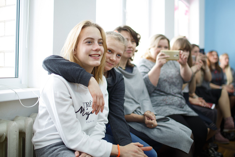 Белорусские красавицы устроили праздник для воспитанников SOS - Детской деревни 7