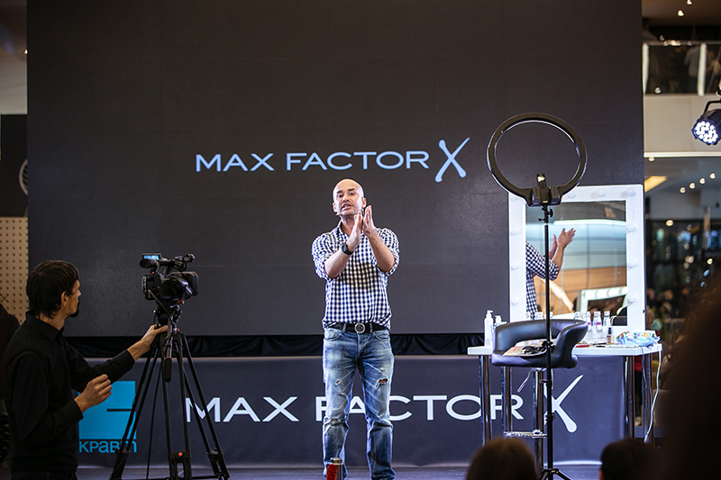 Визажист Max Factor в России Владимир Калинчев