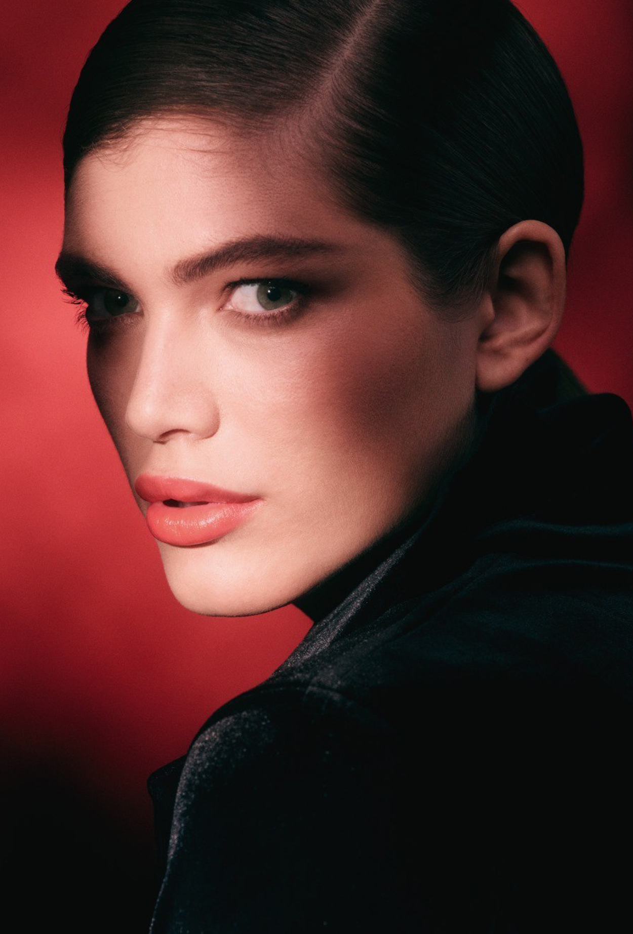 Трансгендерная модель Валентина Сампайо – новое лицо Armani beauty